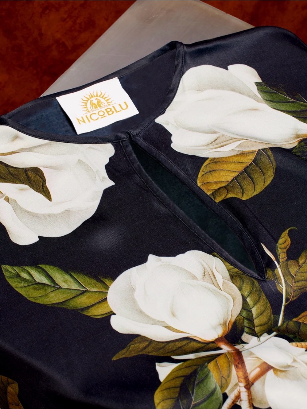NICOBLU • CAMELLIA BELTED SILK KAFTAN dress - medium navy floral vacation luxe - Picture 4 of 14
